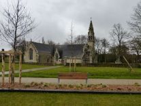 Moelan-Lindelfels-banc et eglise.JPG
